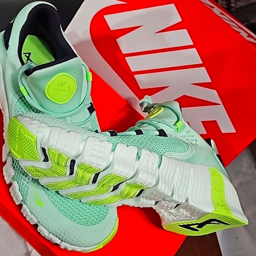 Sneakers - Picture 3 of 5